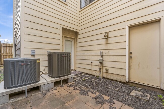 Building Photo - 2816 Rusk St