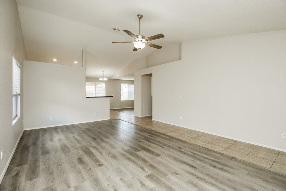 Building Photo - 1409 W 15th Ave