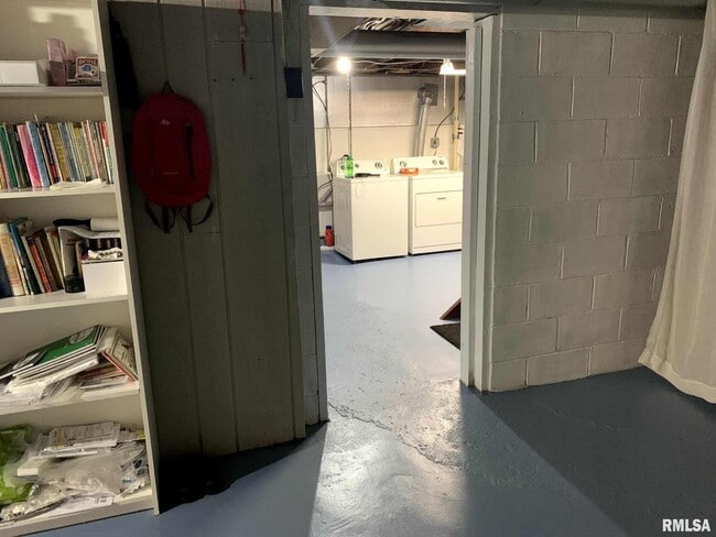 Building Photo - 815 Morris St