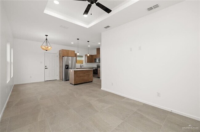 Building Photo - 16 S Links Dr