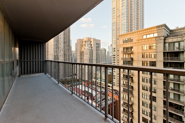 Building Photo - 10 E Ontario St