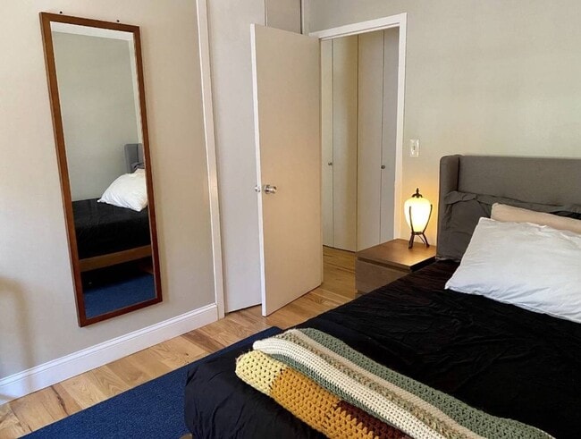 Building Photo - Belmont 1 Bed available Now