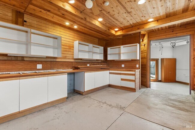 Building Photo - 1100 Bayhills Dr