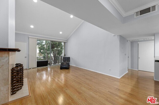 Building Photo - 5325 Newcastle Ave