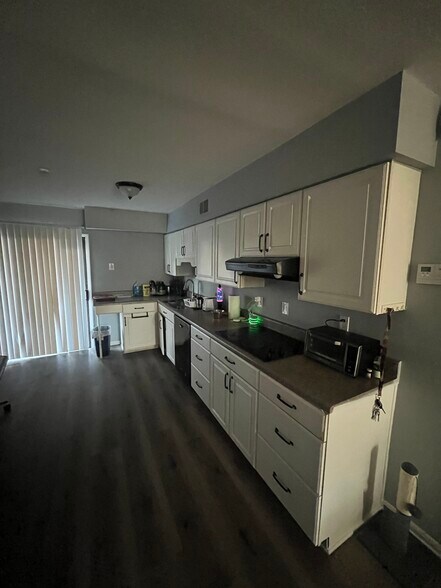 Building Photo - 5326 Whiteway Dr