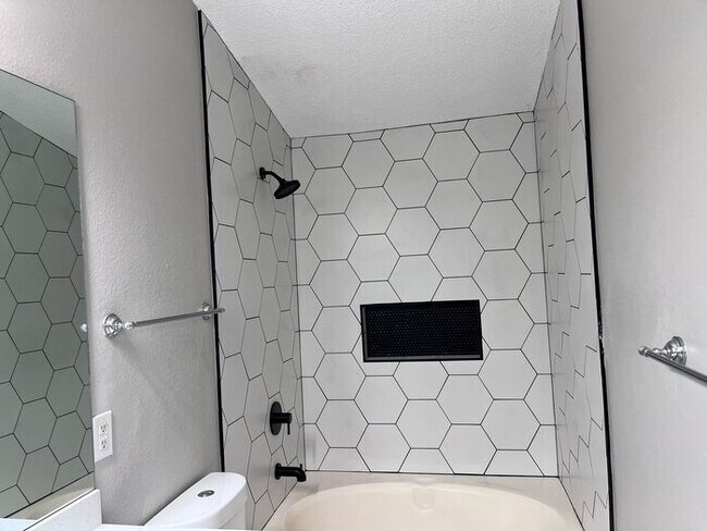 Building Photo - MOVE IN SPECIALS!! Lovely 3BD-2BA Gilbert ...