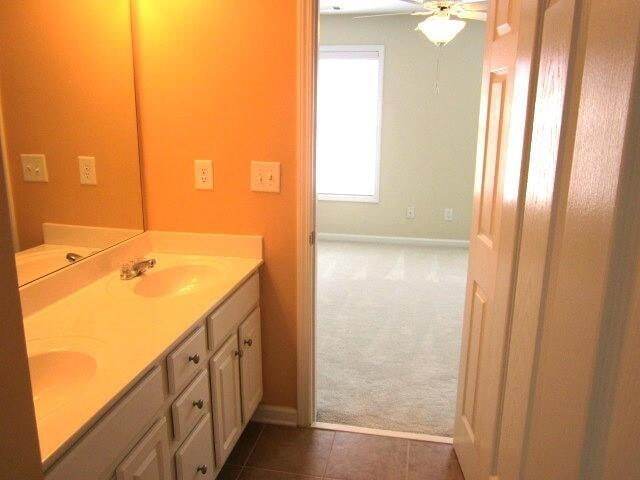 Building Photo - 390 Vinings Vintage Cir SE