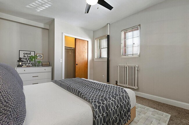 Building Photo - LaMont Apartments