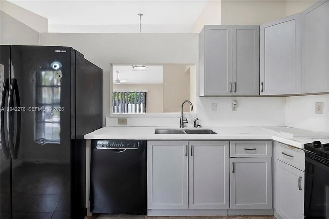 Building Photo - 681 Thornridge Ave