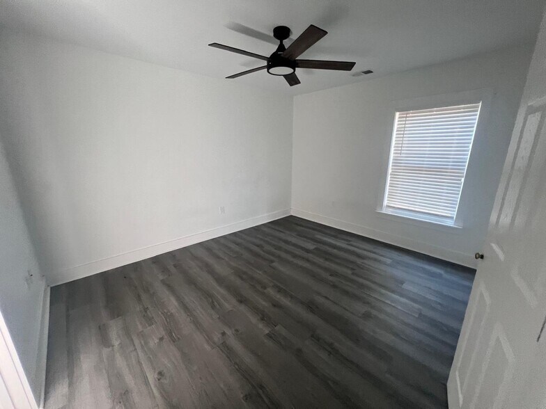 Building Photo - 7111 Porcher Dr