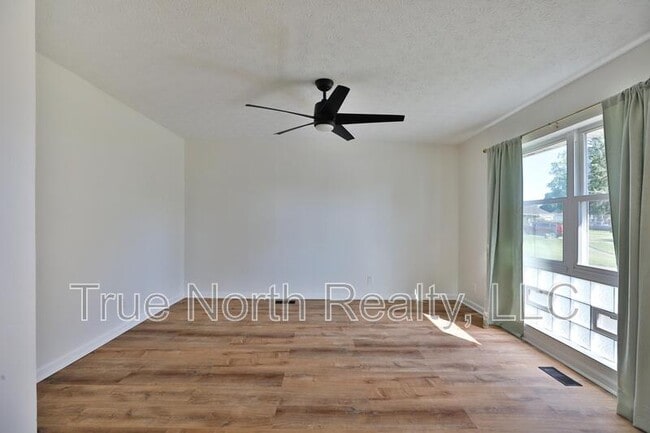 Building Photo - 601 Daventry Ln
