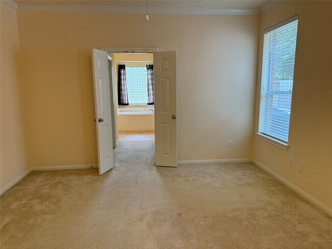 Building Photo - 10727 Gilford Crest Dr