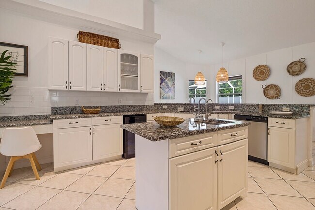 Building Photo - 67 Kashmir Trail