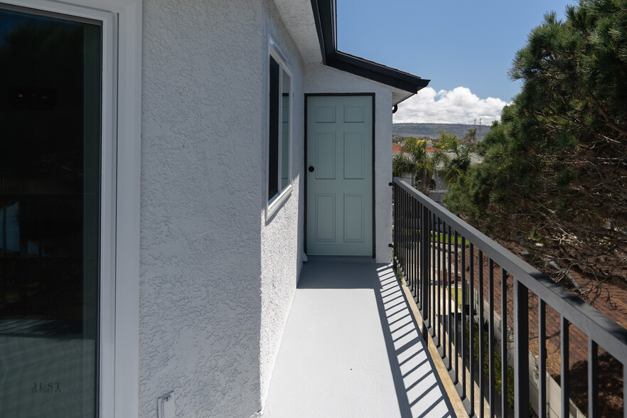 Fire exit stairwell - 907 5th