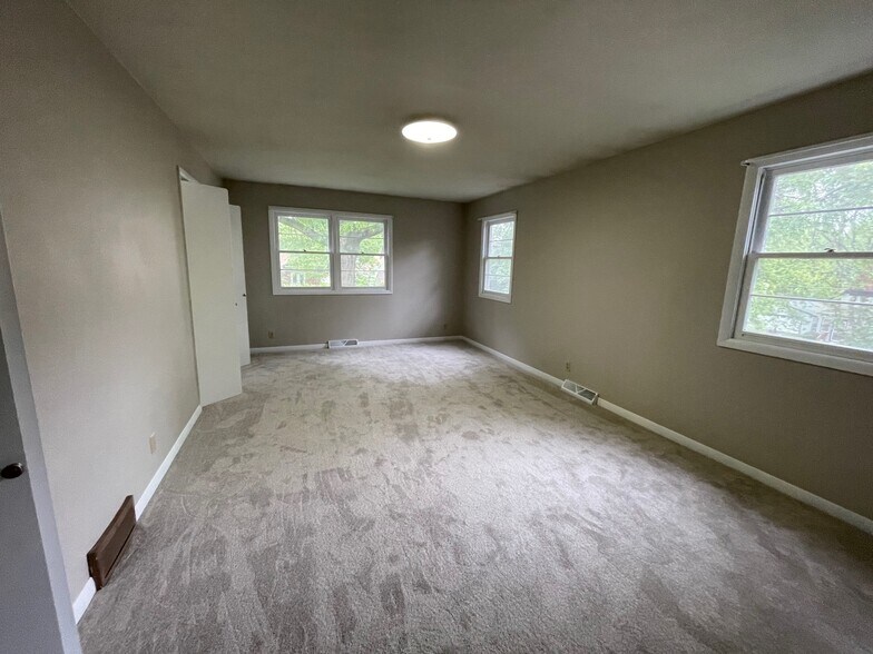 Building Photo - 2209 Iowa St