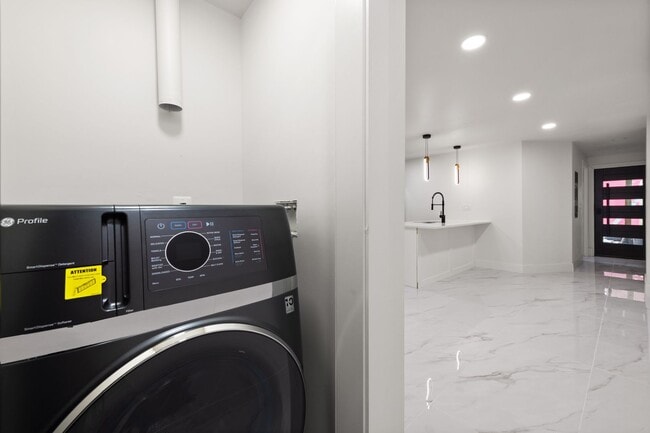 Building Photo - DC1026