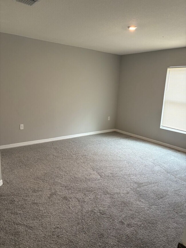 Building Photo - Beautiful 4-Bedroom Corner-Lot Home in Poinciana with 2-Car Garage