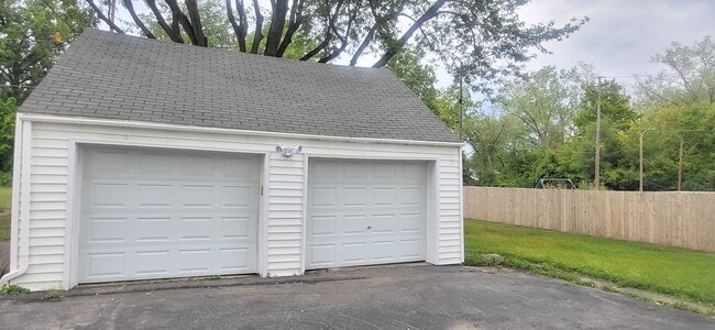 Building Photo - 3023 Hobson Rd