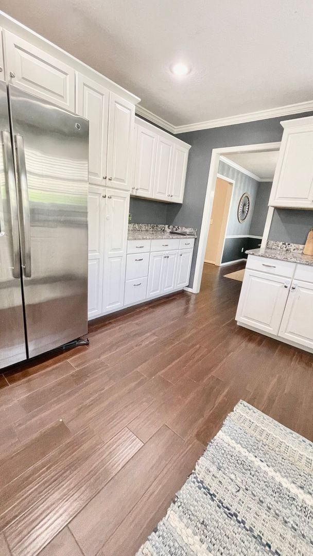 Building Photo - Gorgeous Pool Home w/ 4bd /2.5ba/Fireplace