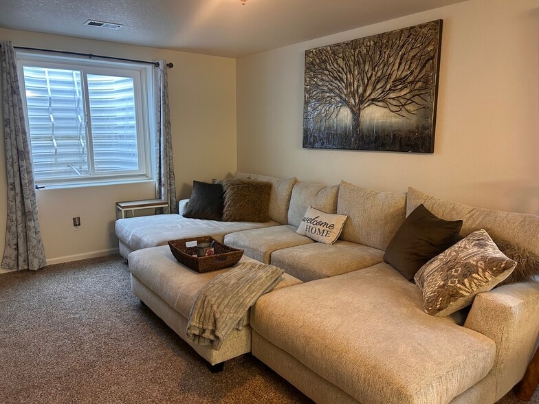 Building Photo - 1111 Verlan Way