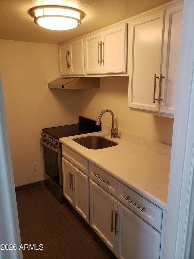 Building Photo - 1330 E Highland Ave