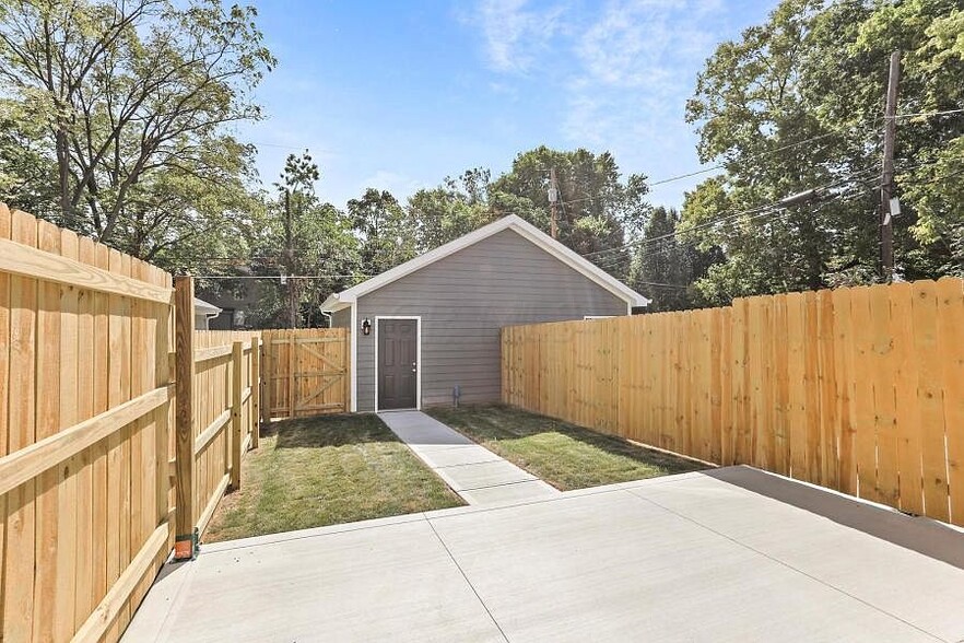 Building Photo - 1513 Oak St