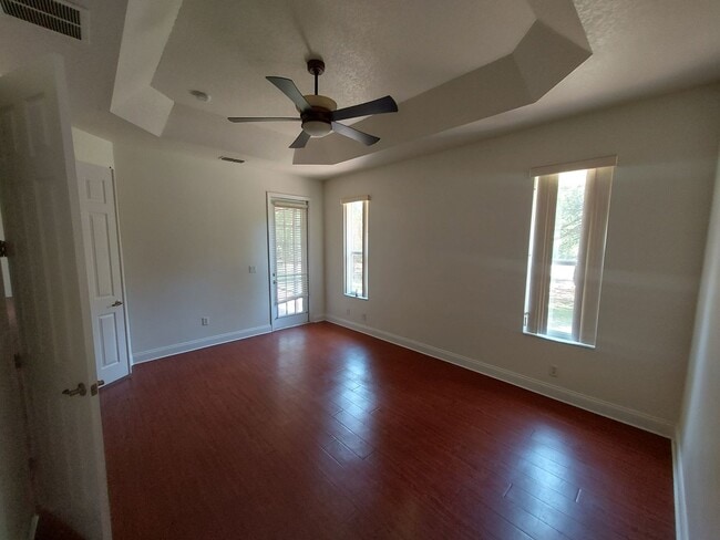 Building Photo - Beautiful 3/2/2 on 1/3 of an acre