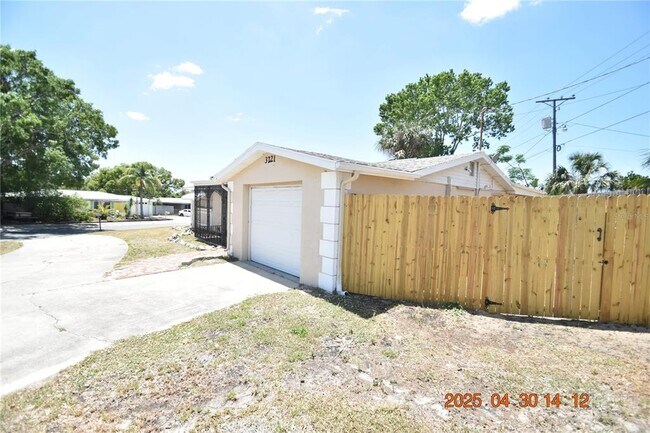 Building Photo - 3221 Topp Dr