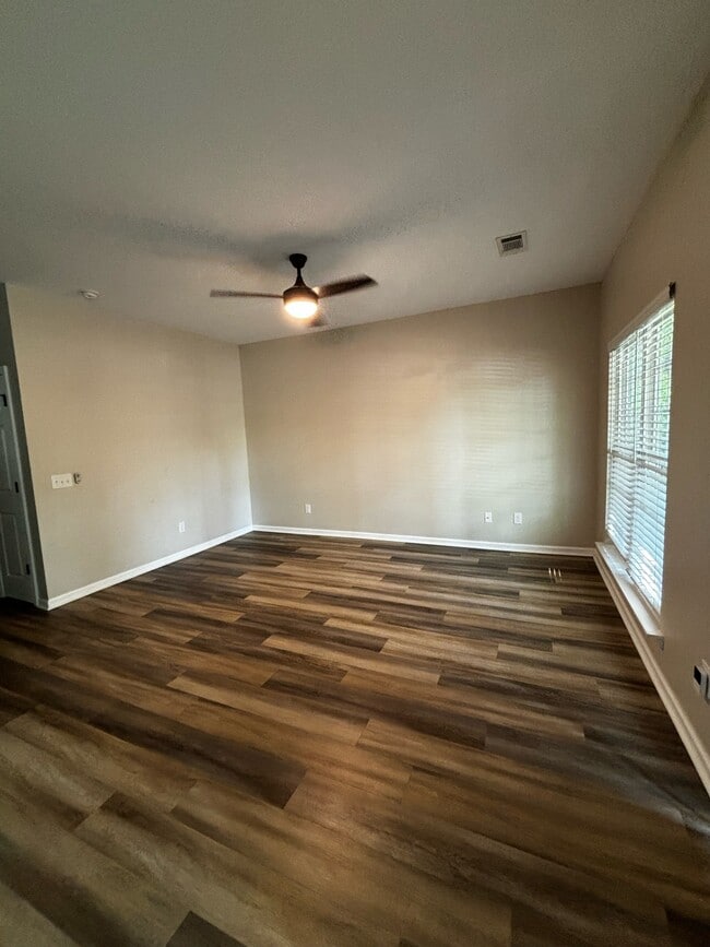 Building Photo - 715 Truman St