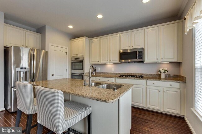 Building Photo - Charming 3BR Townhome in Aldie