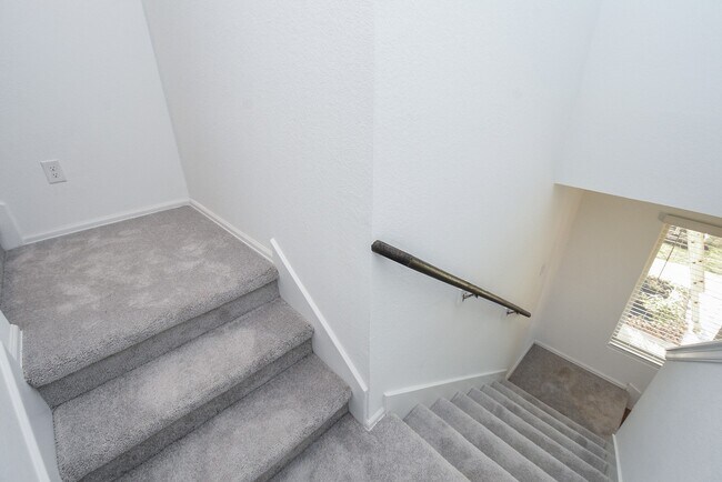 Building Photo - 18987 Panzini Dr