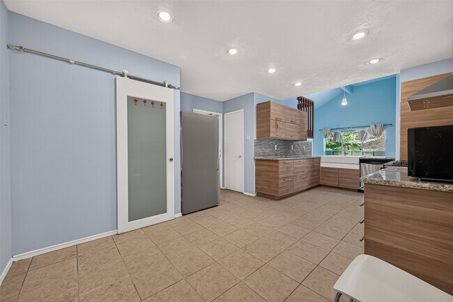 Building Photo - 12327 Fern Meadow Dr
