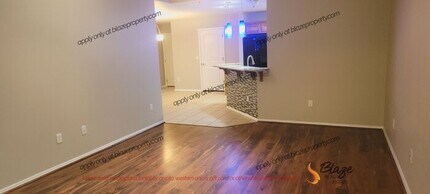 Building Photo - Townhome in Southlawn