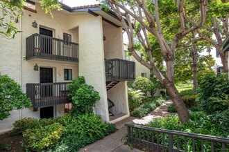 Building Photo - Furnished Coastal Rental | Available September 15 – April 15