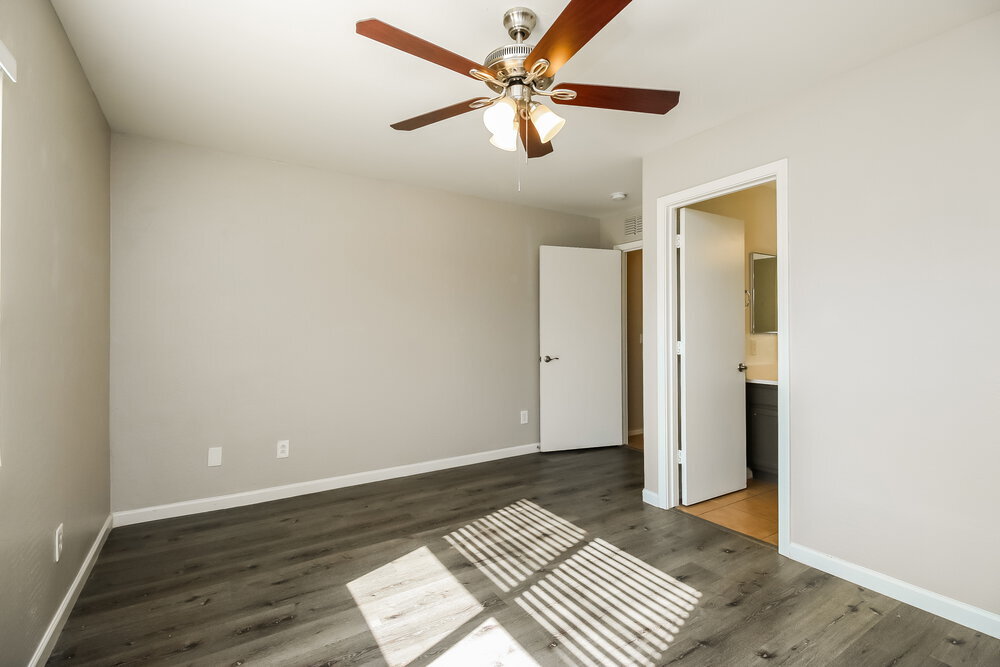 Building Photo - 12613 W Bloomfield Rd