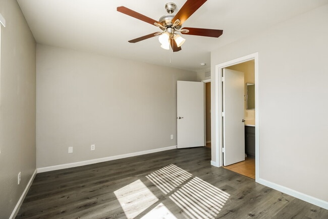 Building Photo - 12613 W Bloomfield Rd