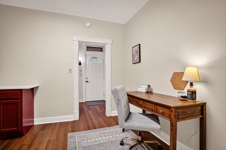 Building Photo - 3225 Mary St