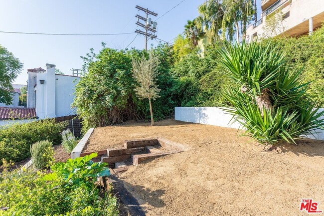 Building Photo - 3206 Larissa Dr