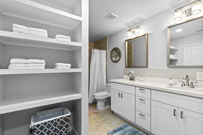 Building Photo - 412 Waco Ave