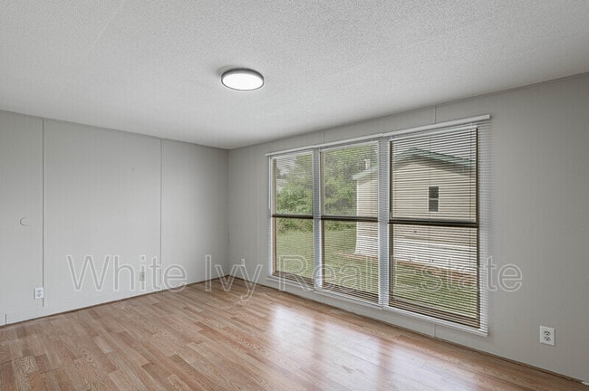 Building Photo - 1345 FM 405 Rd