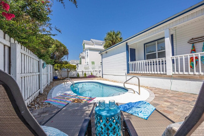 Building Photo - 4496 Luke Ave