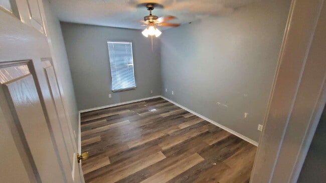 Building Photo - "Charming 3-Bed, 2-Bath Home in Lubbock with 1150 Sq Ft of Comfortable Living Space!"