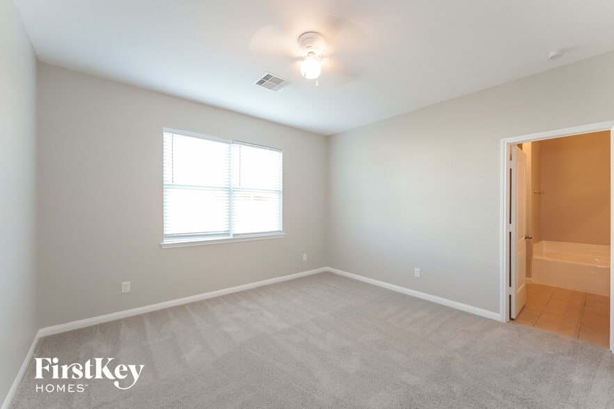 Building Photo - 5026 Manor Stone Ln