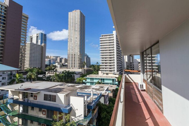 Building Photo - 2BR/2BA/1PKG UNIT IN THE ALA WAI MANSION W...