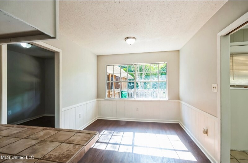 Building Photo - 102 Friars Cove