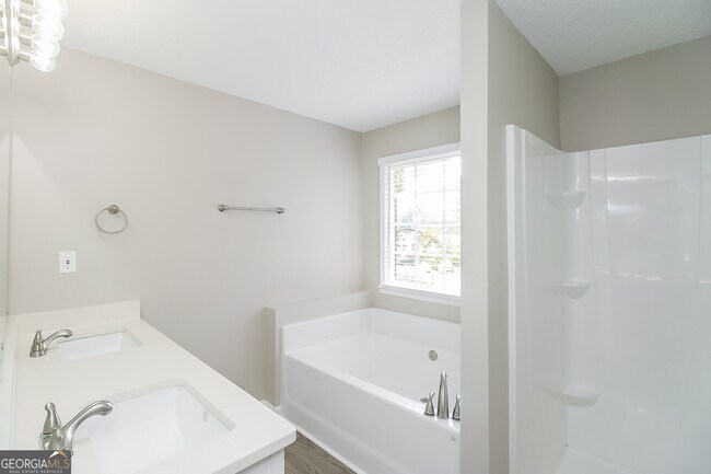 Building Photo - 10972 Clearwater Dr