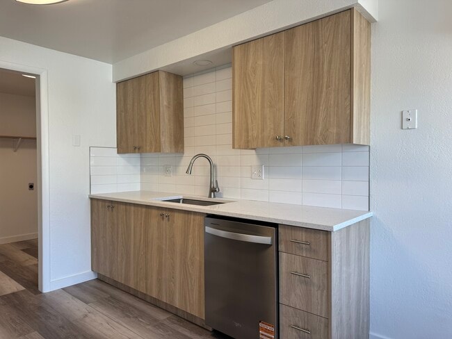 Building Photo - 903 Sunny Ln