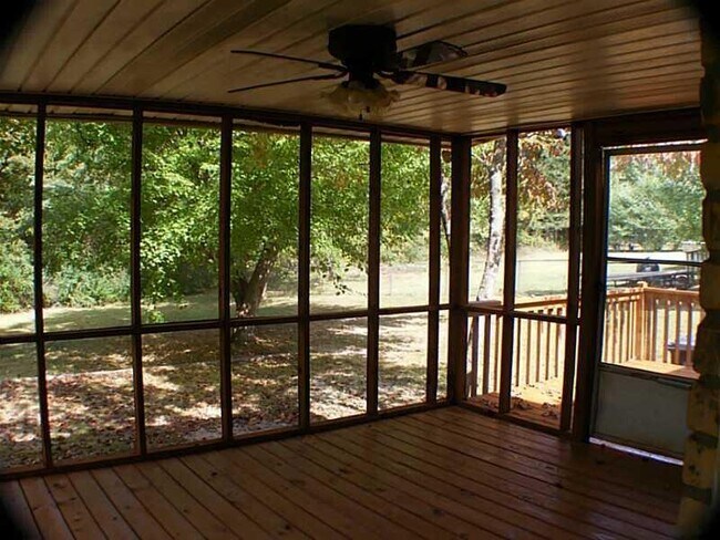 Building Photo - 180 Bruce Ct