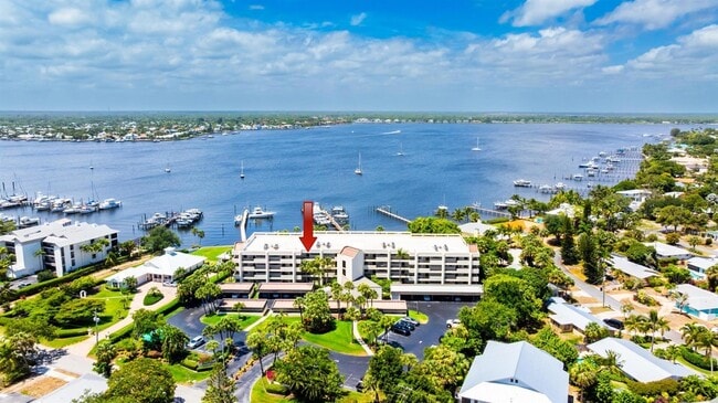 Building Photo - 625 NW North River Dr