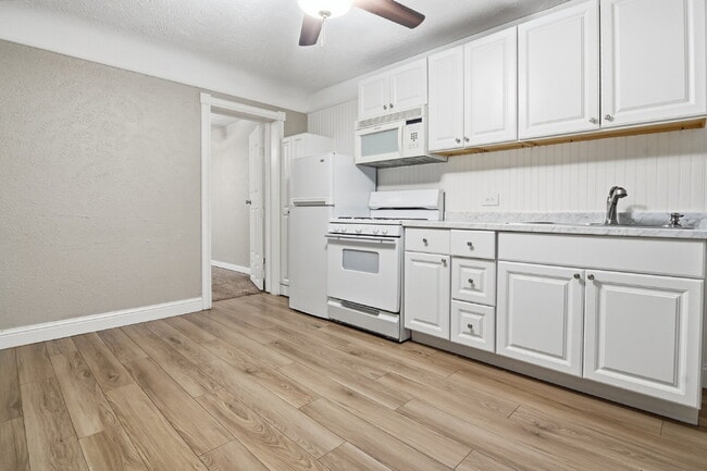 Building Photo - $1,245.95 with Half Off Second Month’s rent until 08/31/26 only, 1 Bed - 1 Bath, Condo in Denver ...